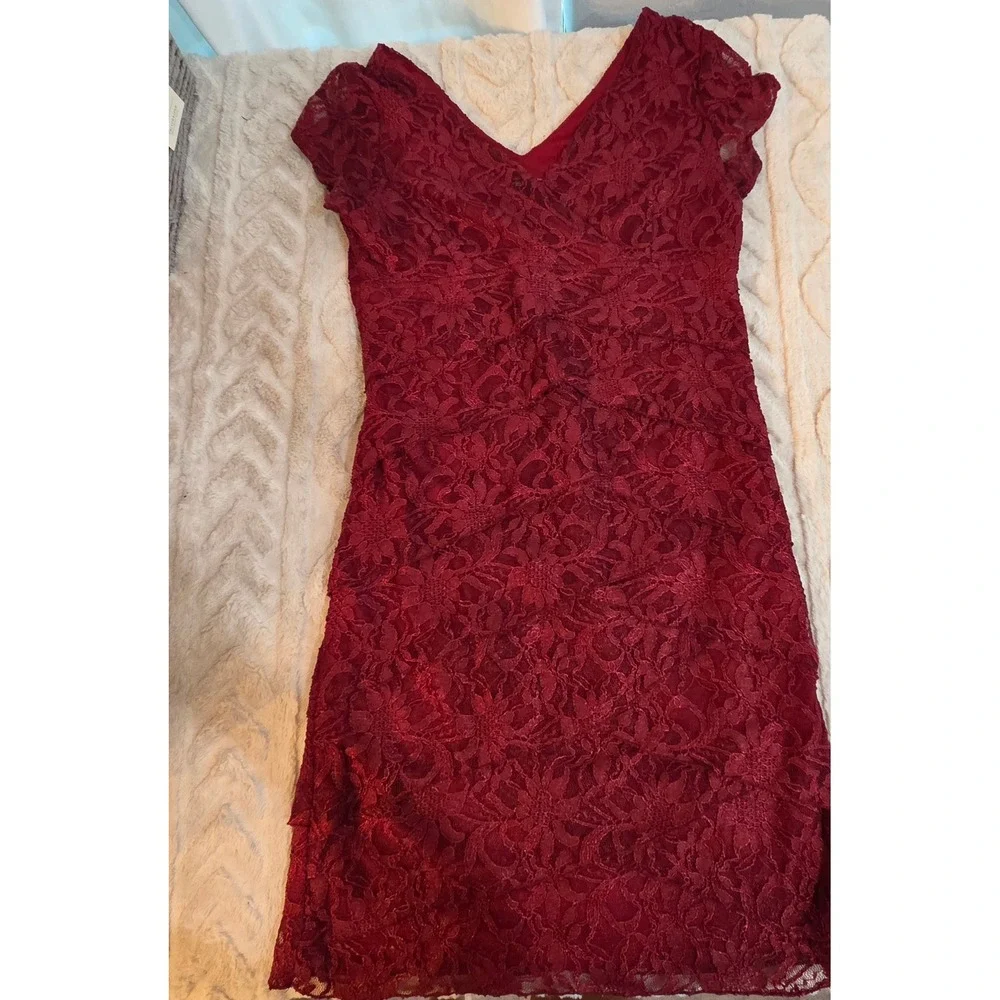 Scarlett Burgundy Lace Tiered V-Neck Cocktail Dress Size 14 Wine Red Shimmer